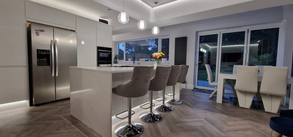 Whitchurch Builders kitchen and dining space with an island and garden-facing doors